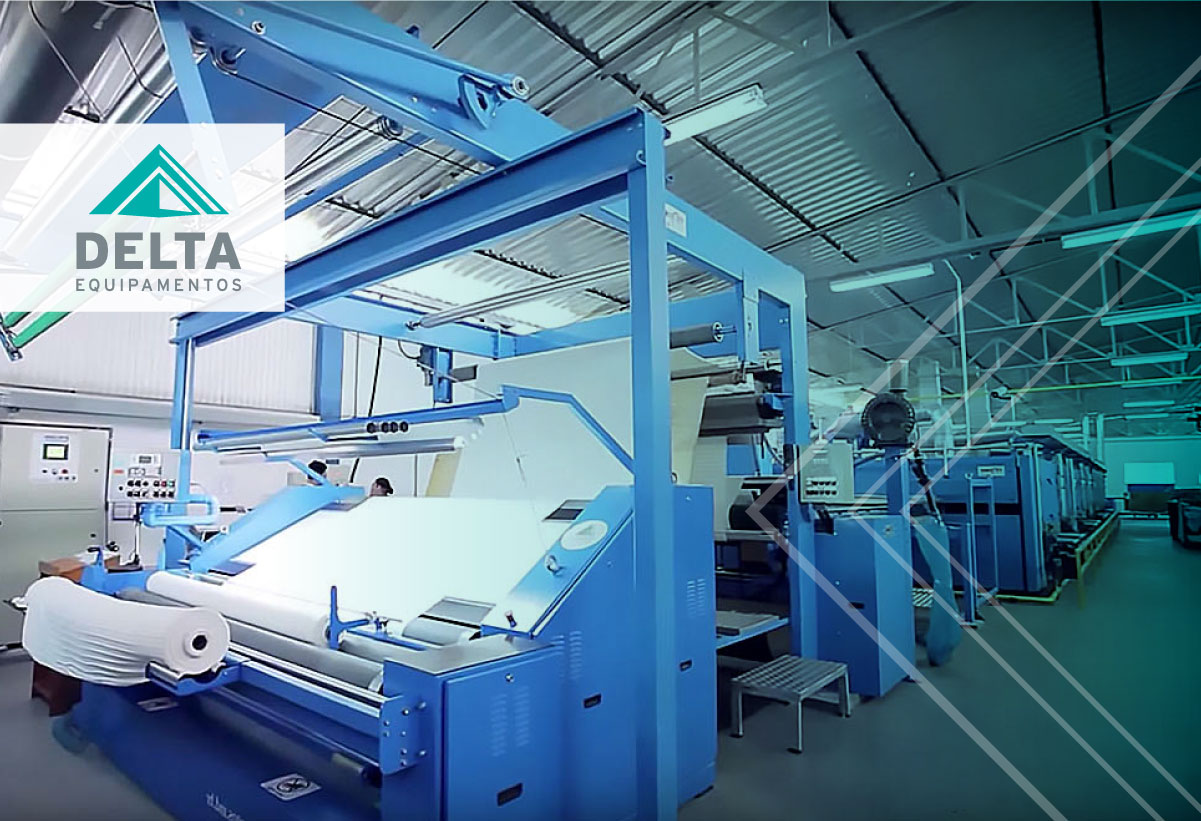 produção têxtil- Máquina têxtil, exemplificando a padronização do setor.