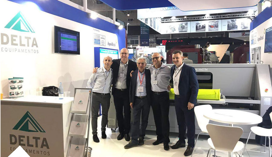 Parte da equipe da delta durante a ITMA 2019 em Barcelona.